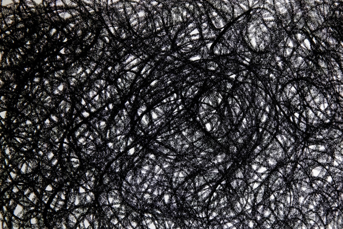 黒い繊維のような手描きのモノクロ背景（水彩 白黒の背景フリー画像）