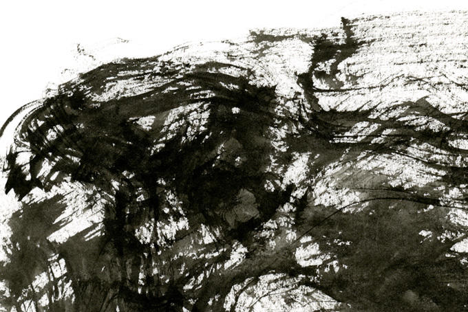 墨の筆跡が掠れる白い紙の背景画像（水彩 黒ペイントの背景フリー画像）